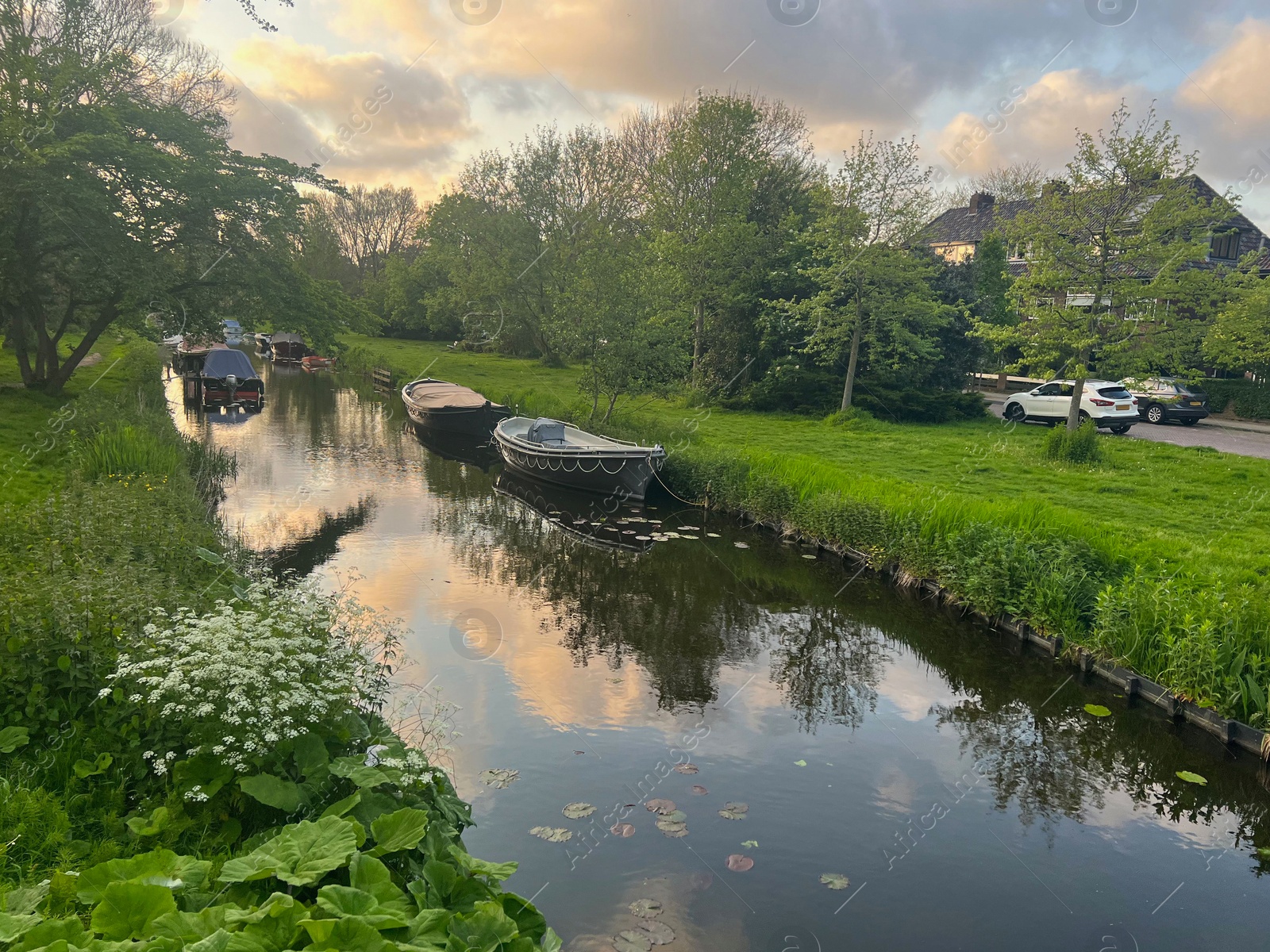 Photo of Beautiful view of canal with moored boats outdoors on spring day