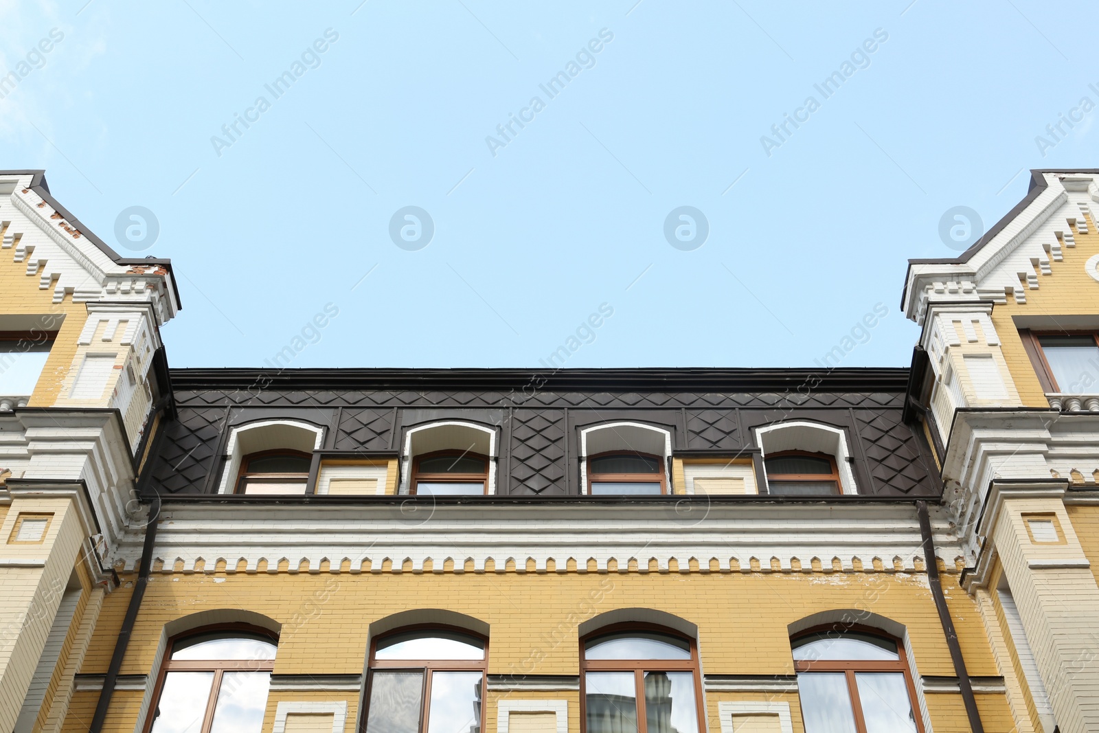 Photo of Beautiful building against blue sky, low angle view