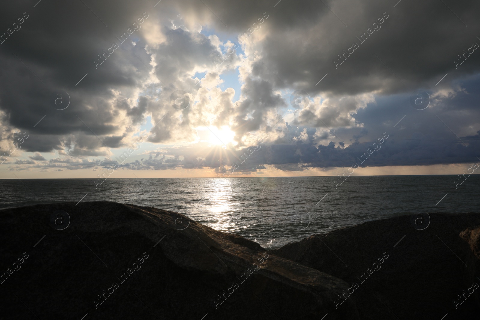 Photo of Picturesque view of sky with heavy rainy clouds over sea