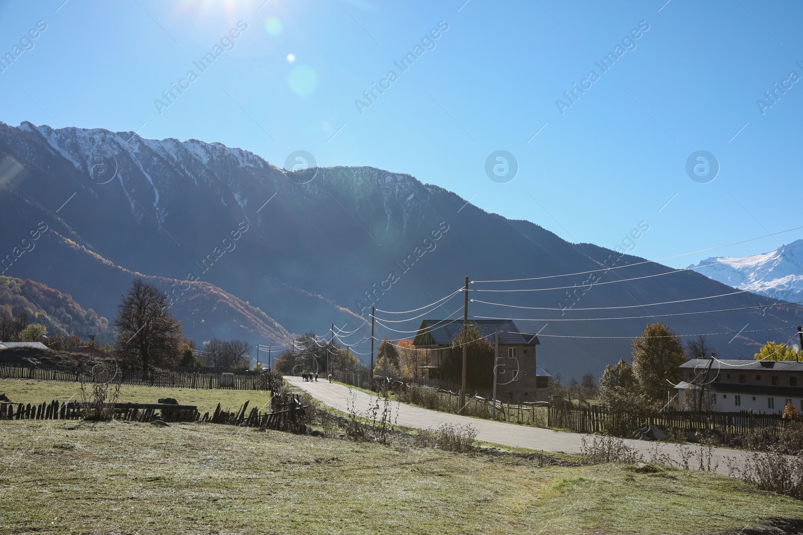 Photo of View of empty asphalt road in mountains on sunny day