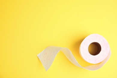 Toilet paper roll on color background, top view. Space for text