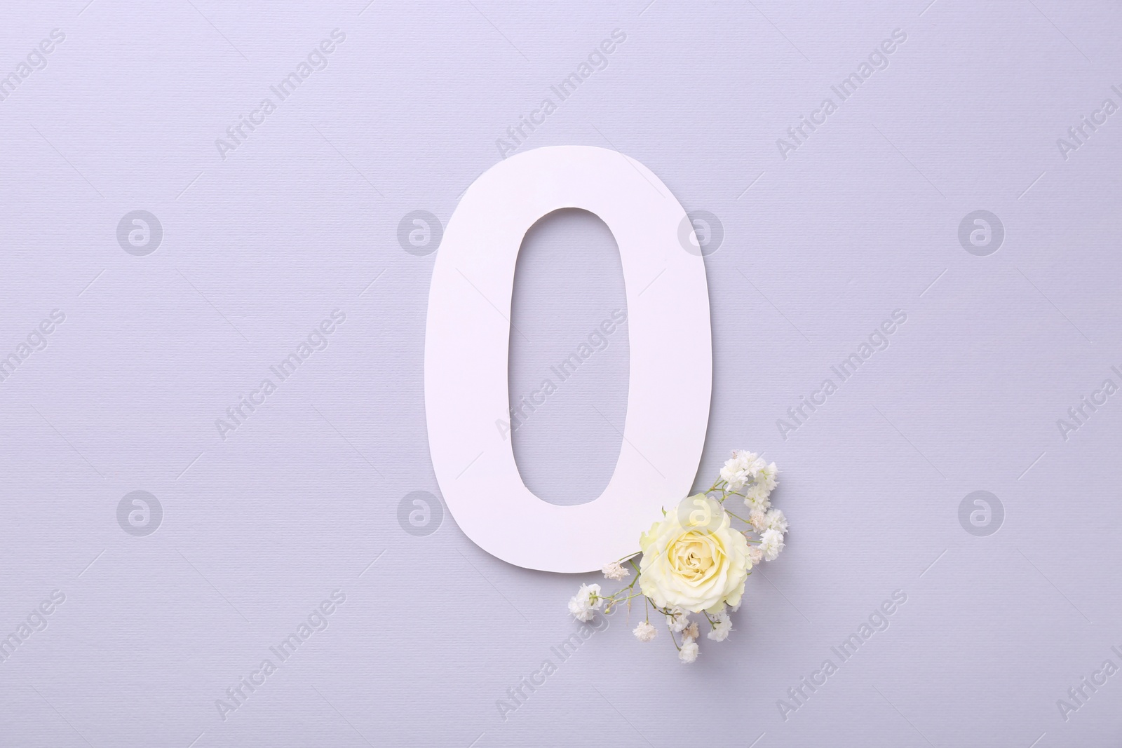 Photo of Paper number 0 and beautiful flowers on light grey background, top view