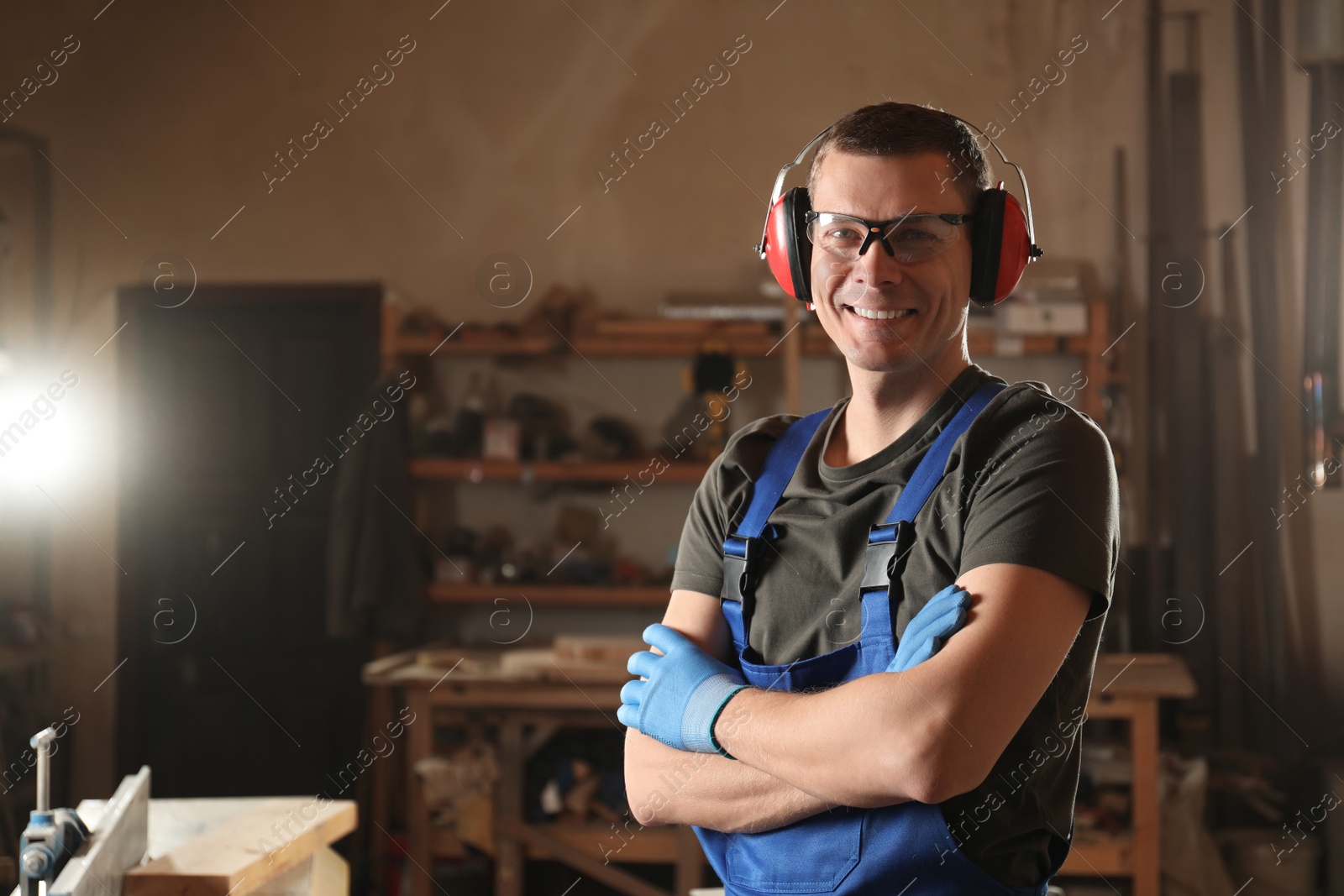 Photo of Portrait of professional male carpenter in workshop