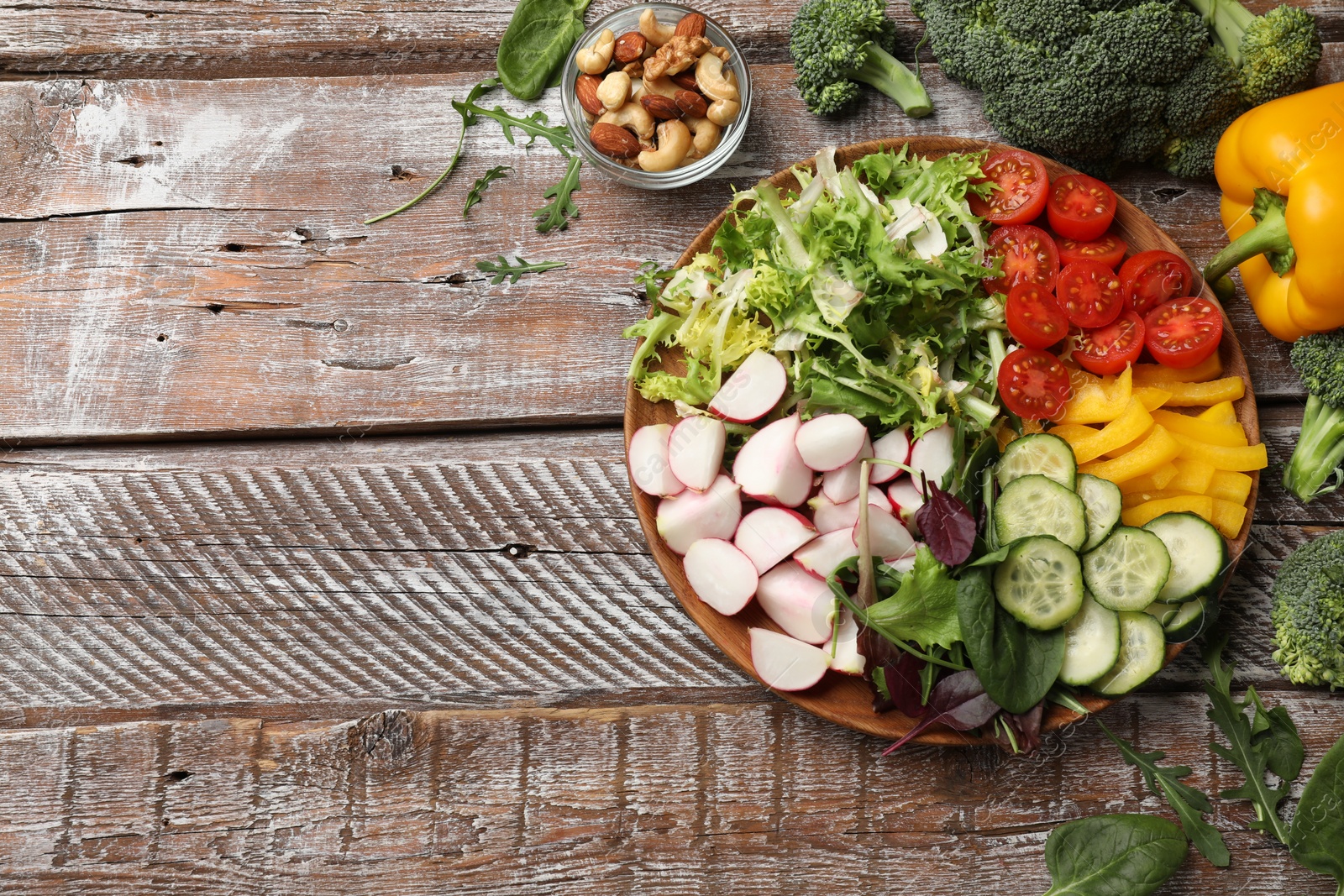 Photo of Vegetarian diet. Plate with tasty vegetables on wooden table, flat lay. Space for text