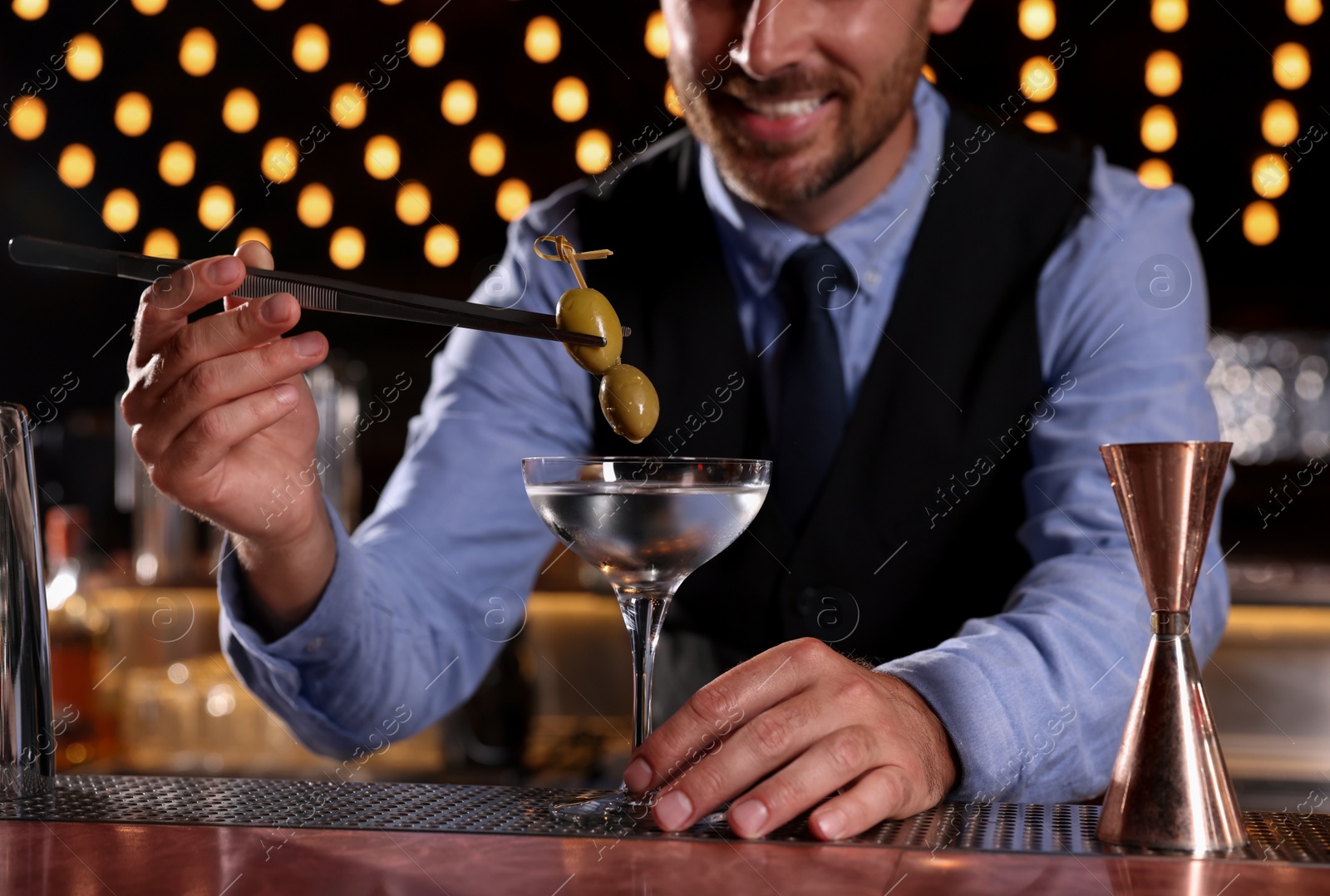 Photo of Bartender preparing fresh alcoholic cocktail in bar, closeup