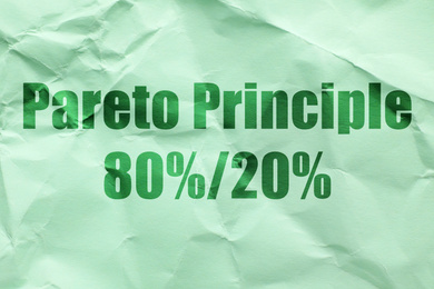 Image of Text PARETO PRINCIPLE 80%/20% on green paper background