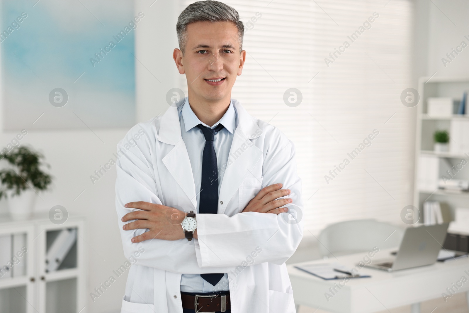 Photo of Portrait of doctor with crossed arms in clinic