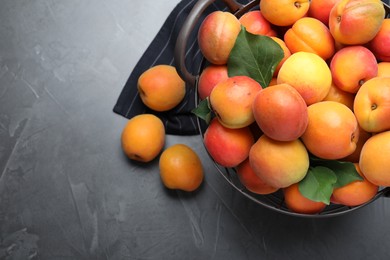 Photo of Delicious fresh ripe apricots on dark table, flat lay. Space for text