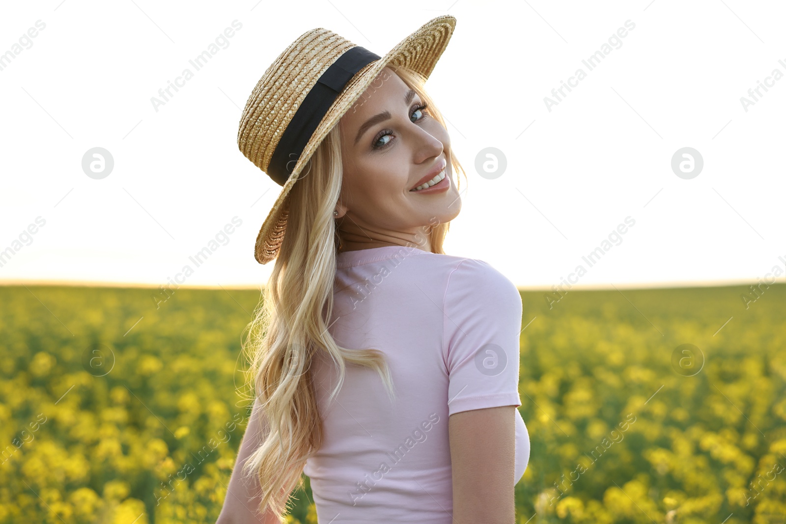 Photo of Portrait of happy young woman in field on spring day