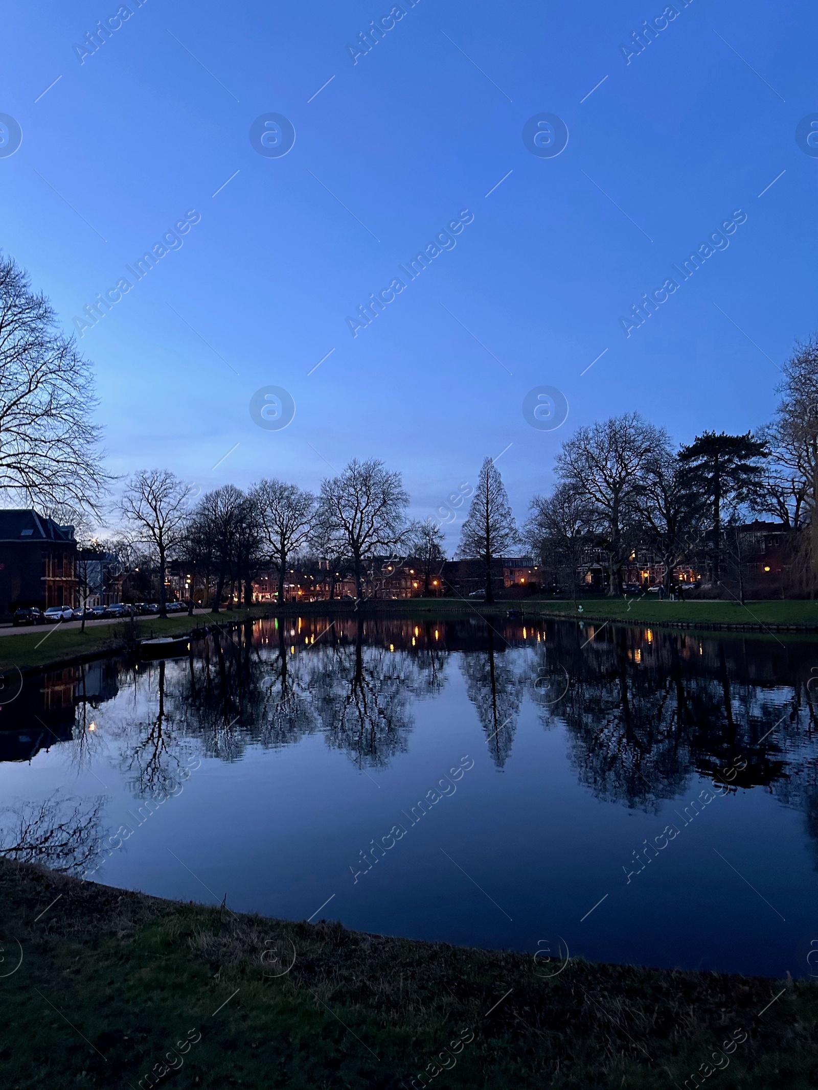 Photo of Scenic view of river and buildings on shore in evening