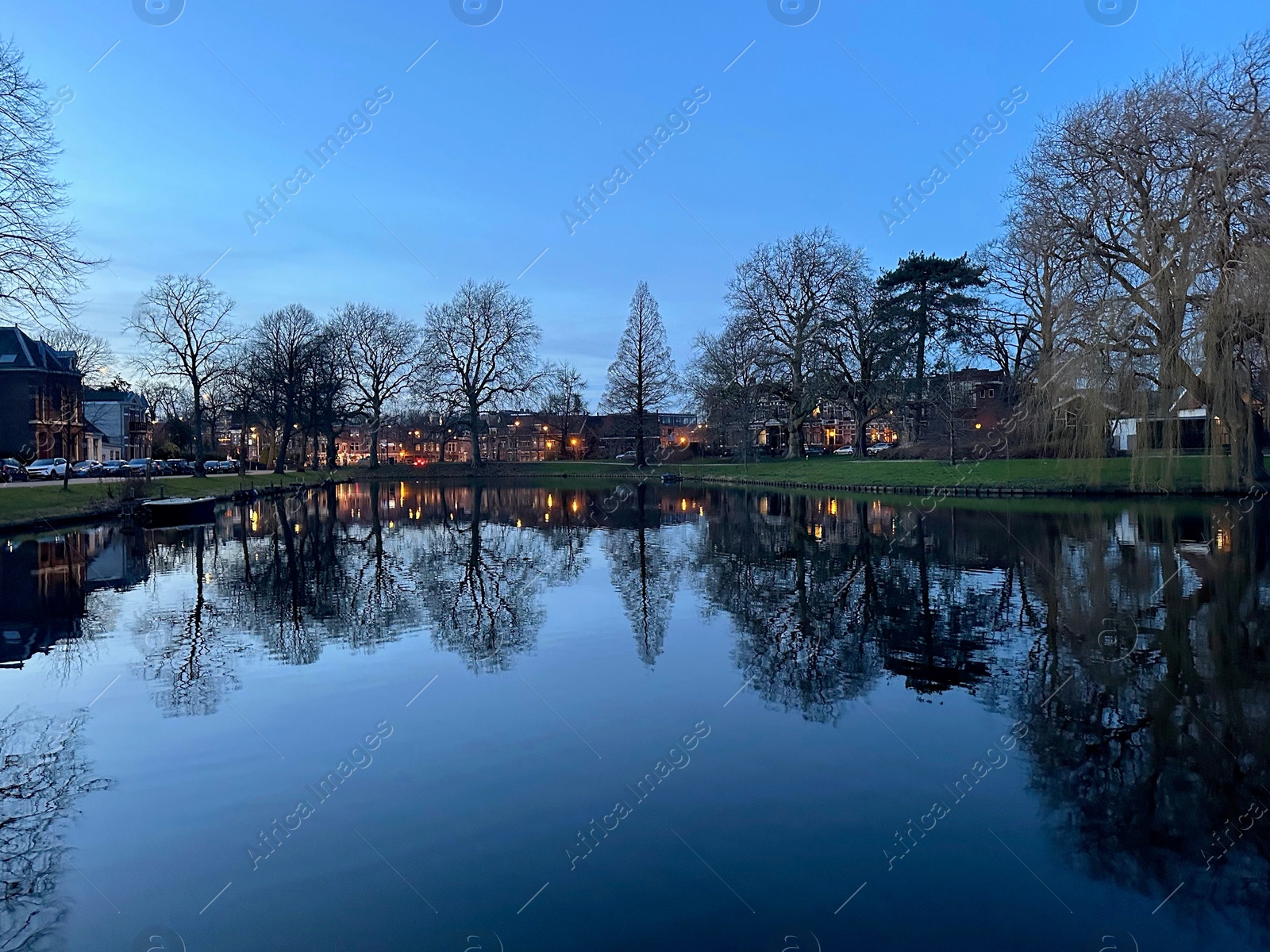 Photo of Scenic view of river and buildings on shore in evening