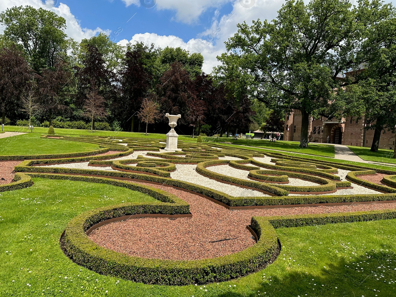 Photo of Beautiful view of green hedge maze in park