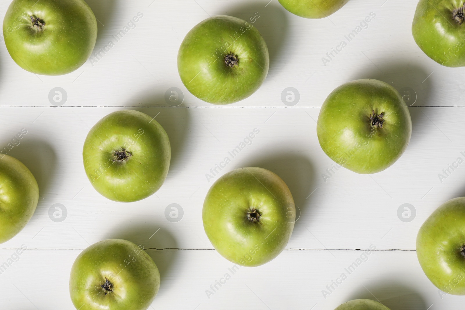 Photo of Fresh ripe green apples on white wooden table, flat lay