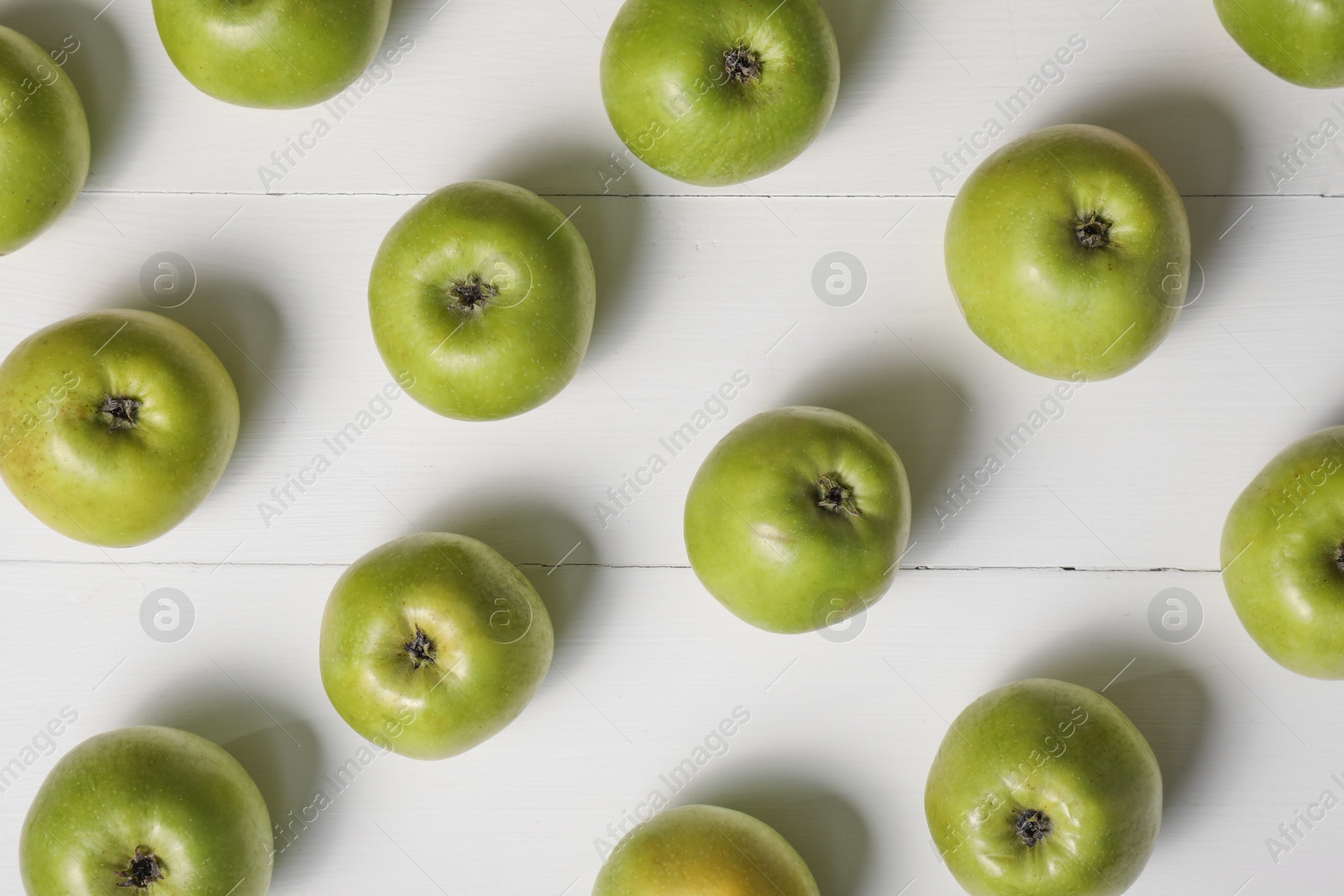 Photo of Fresh ripe green apples on white wooden table, flat lay