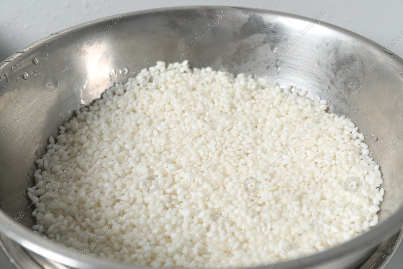 Photo of Closeup view of raw rice in bowl