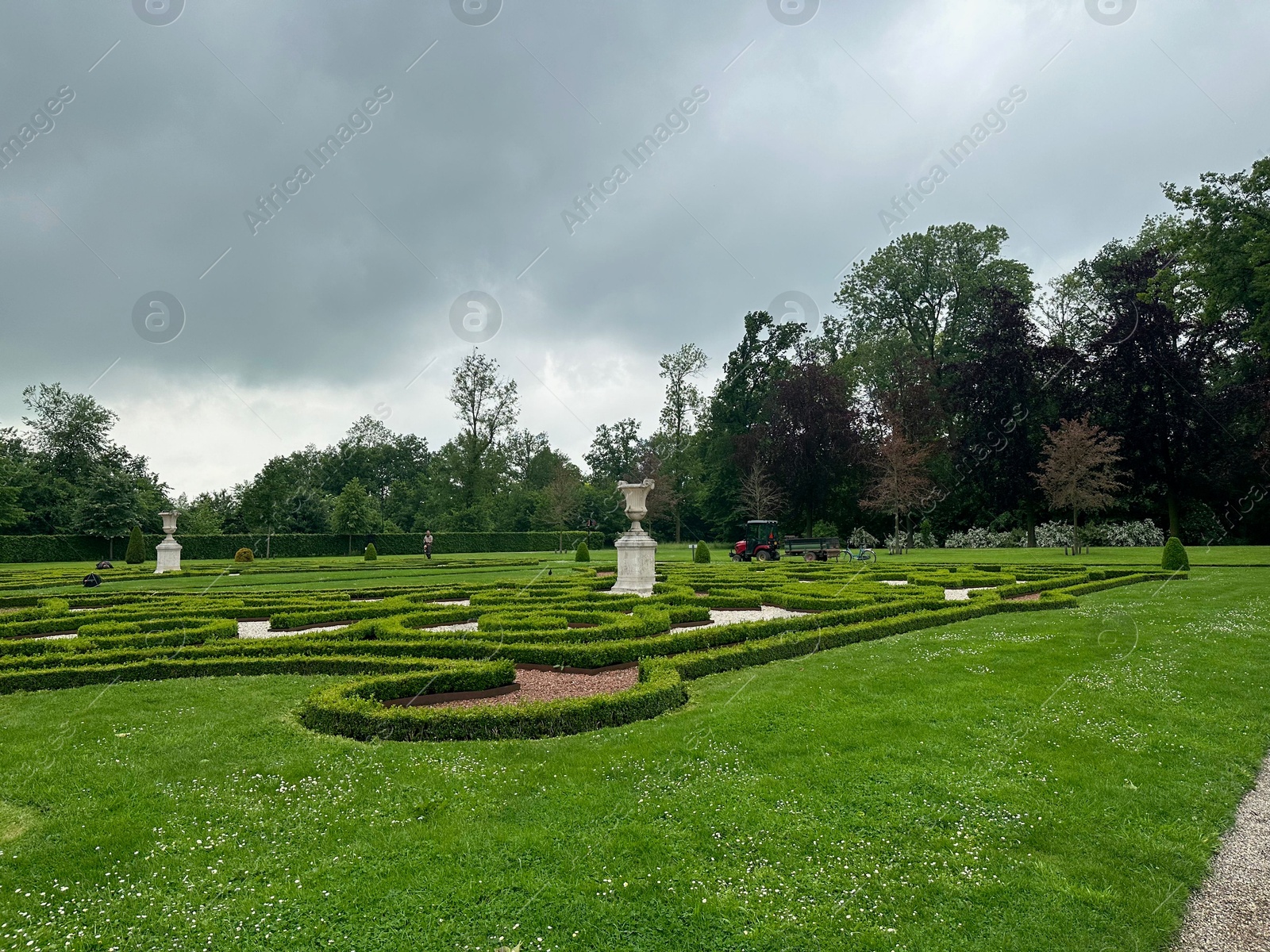 Photo of Picturesque view of maze and trees in park