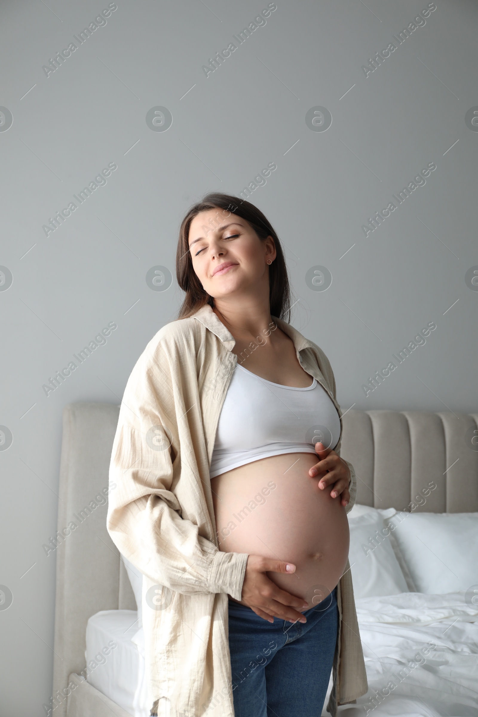 Photo of Portrait of beautiful pregnant woman at home