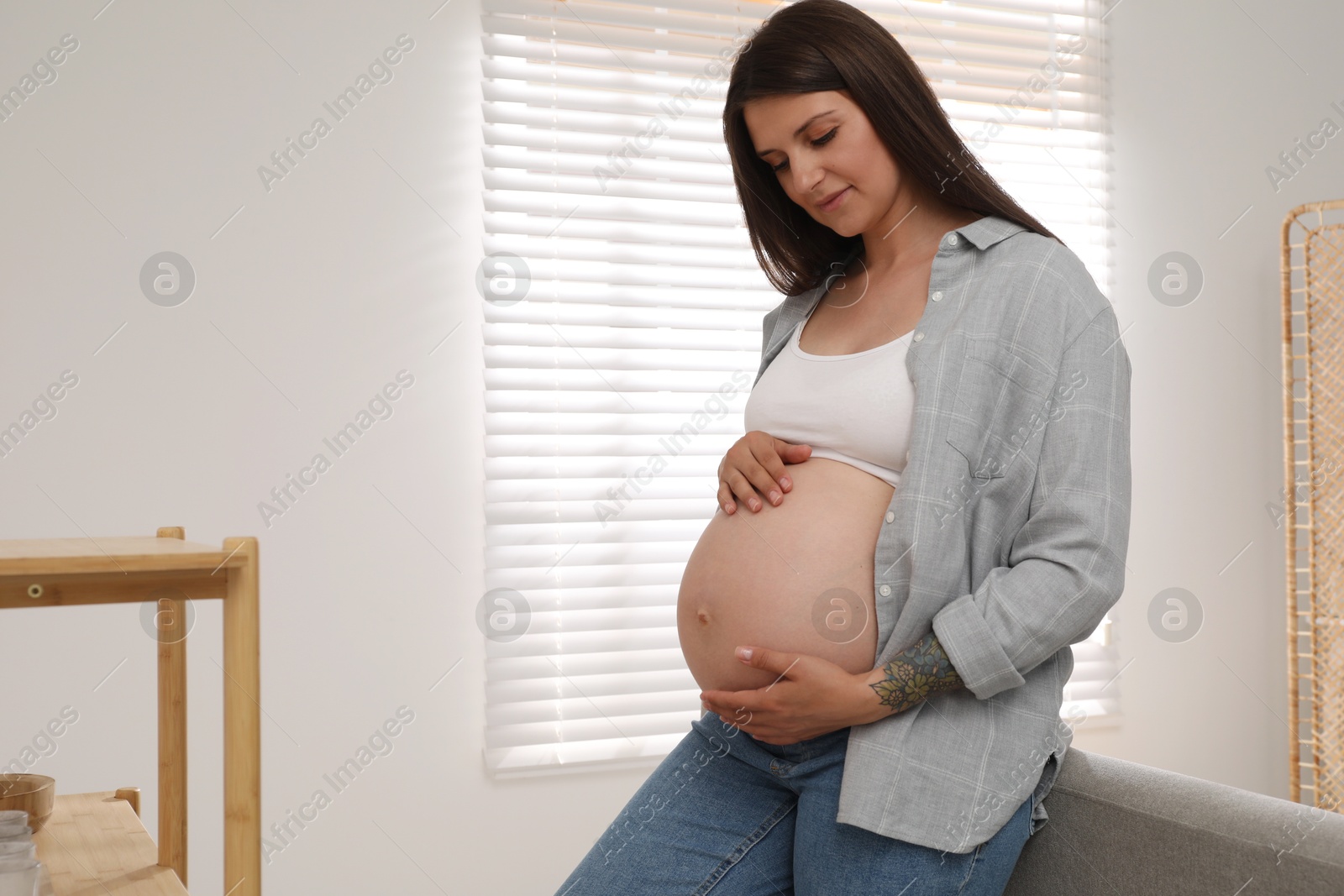 Photo of Portrait of beautiful pregnant woman at home