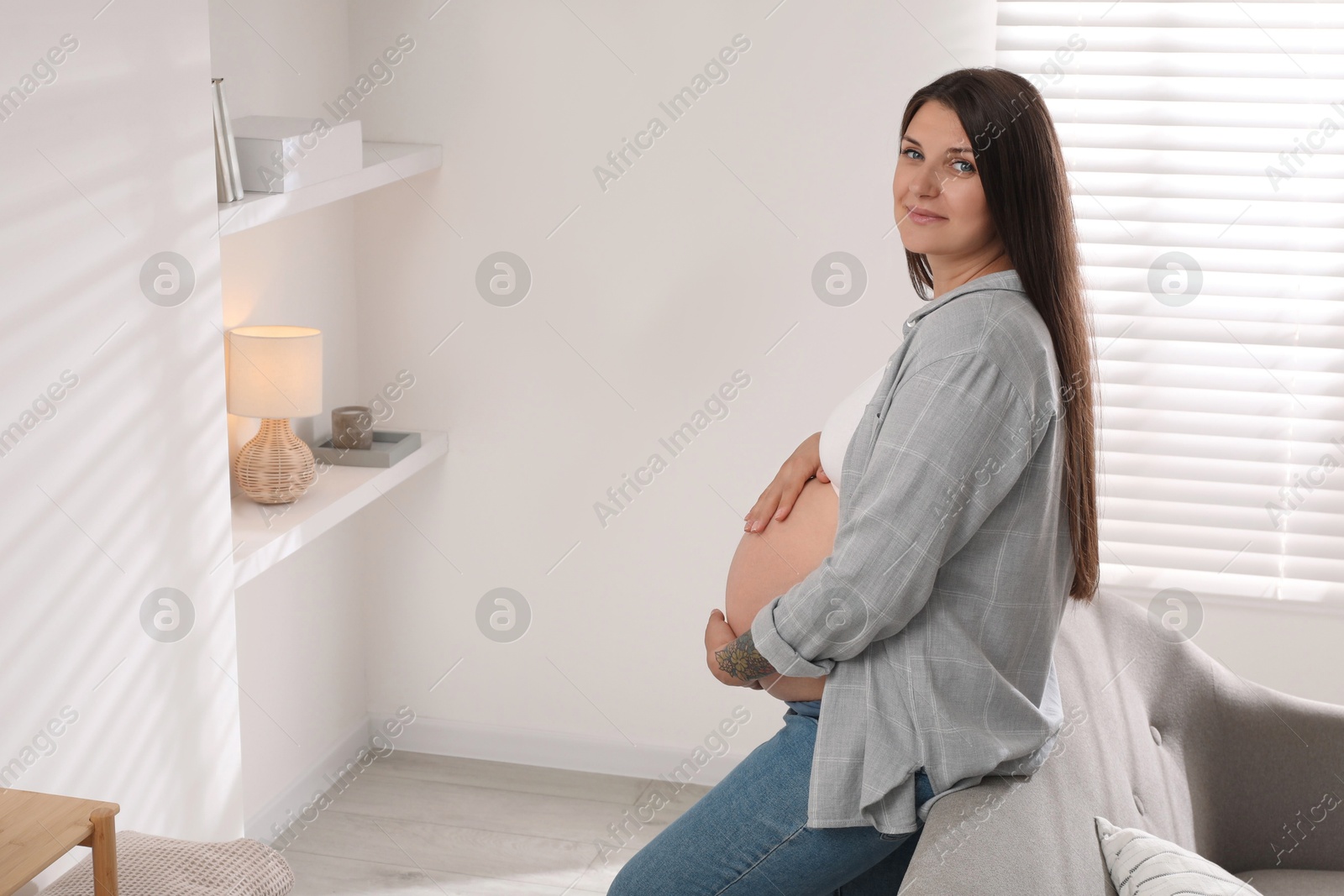 Photo of Portrait of beautiful pregnant woman at home