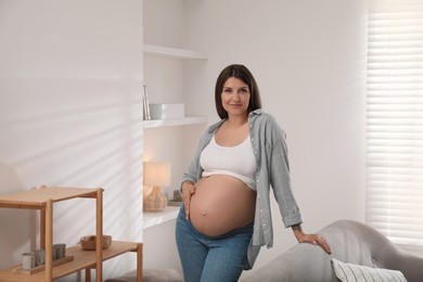 Photo of Portrait of beautiful pregnant woman at home