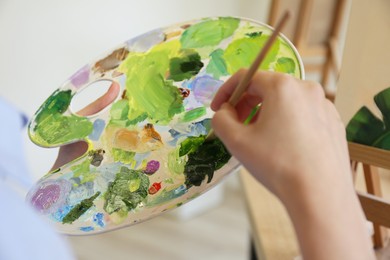 Photo of Woman with brush and palette, closeup view