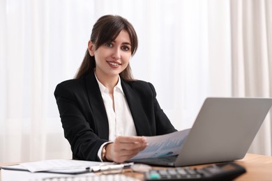 Photo of Portrait of smiling business consultant at table in office