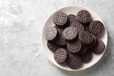 Photo of Many tasty sandwich cookies on light grey table, top view. Space for text