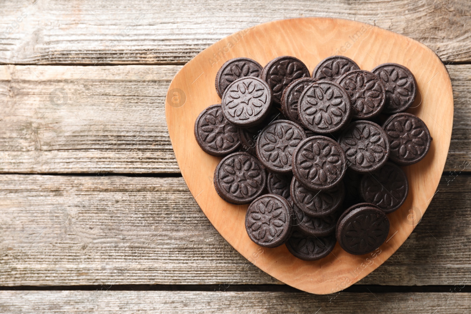 Photo of Many tasty sandwich cookies on wooden table, top view. Space for text