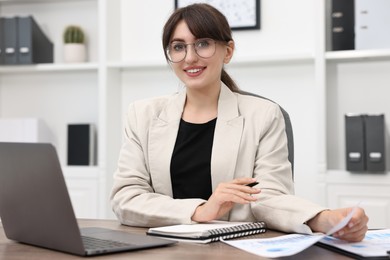 Photo of Portrait of smiling business consultant at table in office