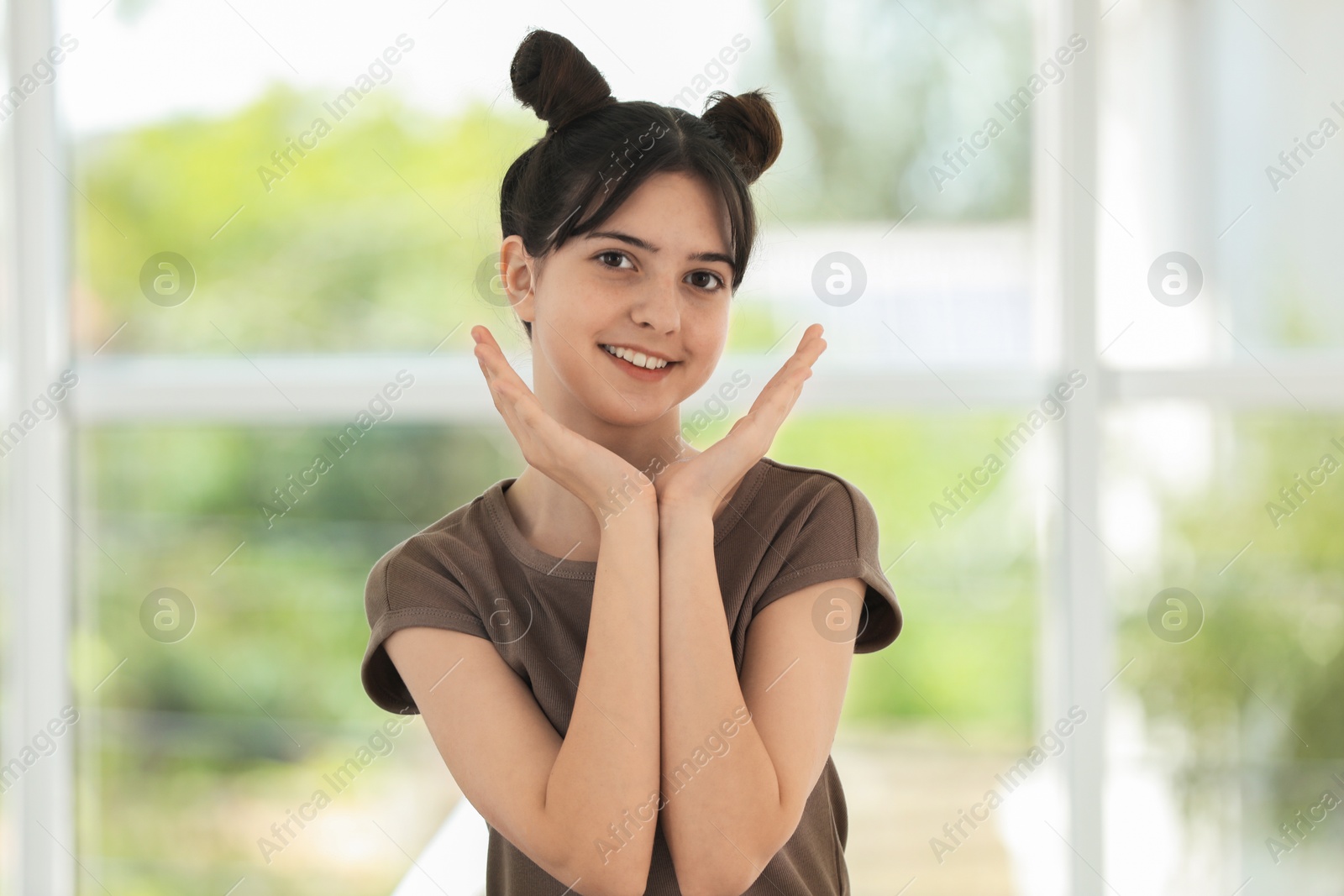 Photo of Portrait of smiling teenage girl on blurred background