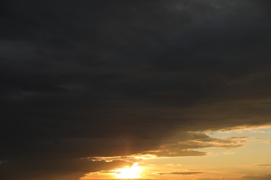 Photo of Picturesque view of sky with clouds on sunset