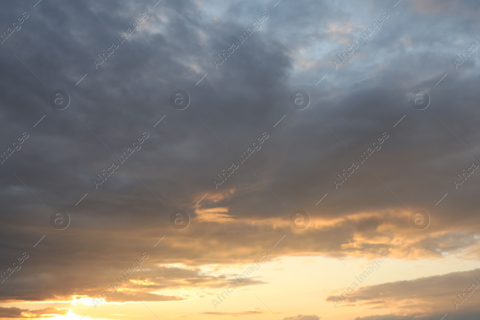 Photo of Picturesque view of sky with clouds on sunset