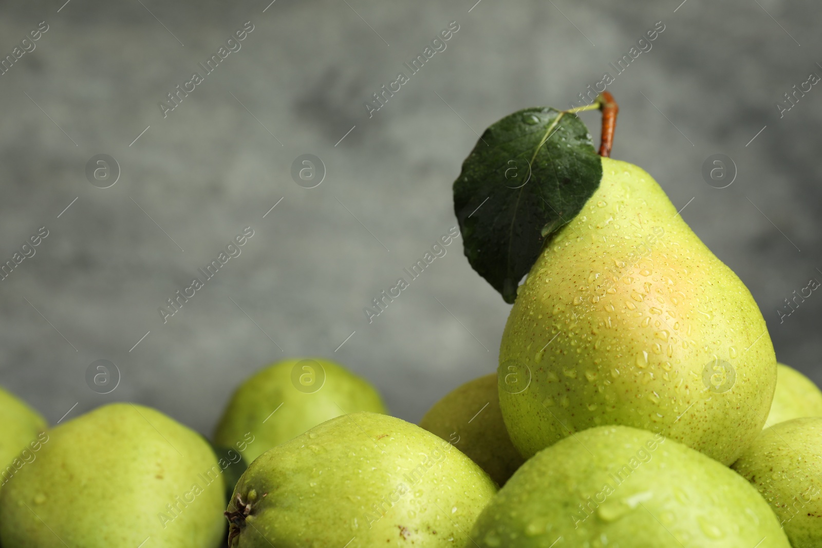 Photo of Many fresh ripe pears on table, closeup