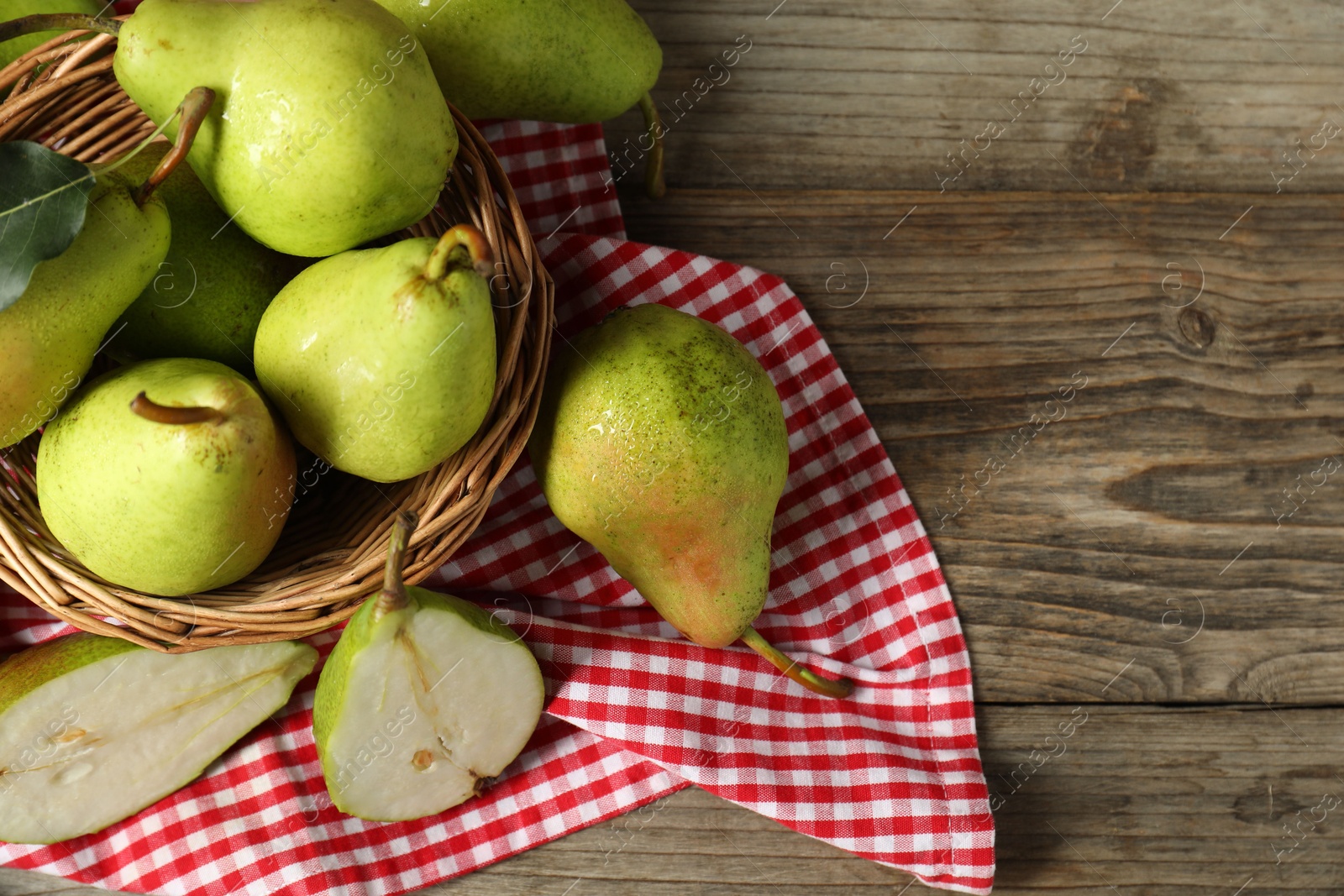 Photo of Fresh green pears on wooden table, flat lay. Space for text