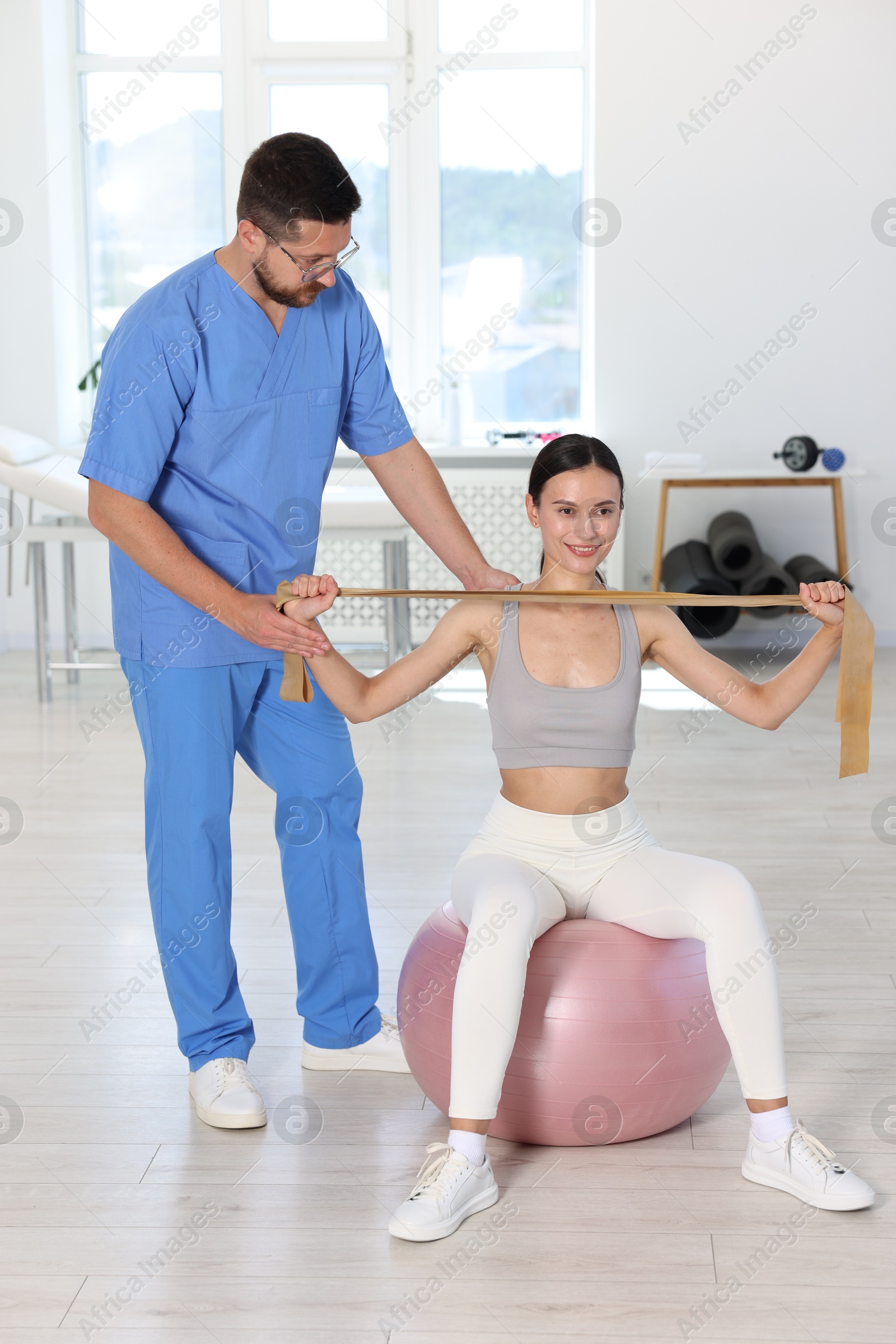 Photo of Patient exercising under physiotherapist supervision in rehabilitation center