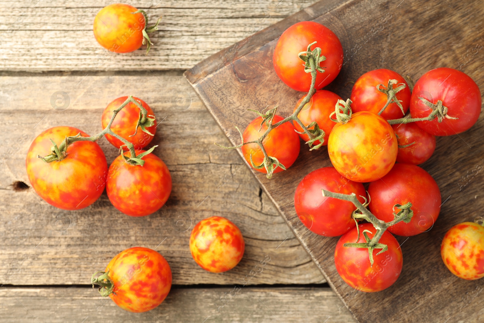 Photo of Fresh ripe tomatoes on wooden table, flat lay