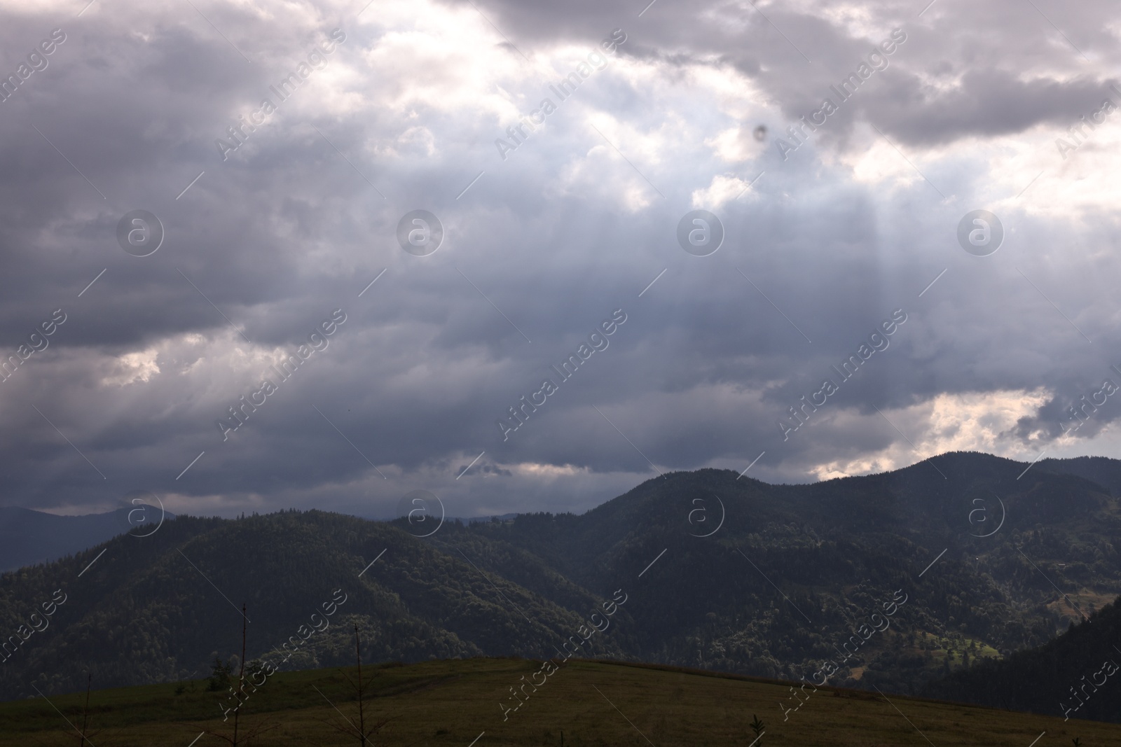 Photo of Picturesque view of beautiful mountains under cloudy sky