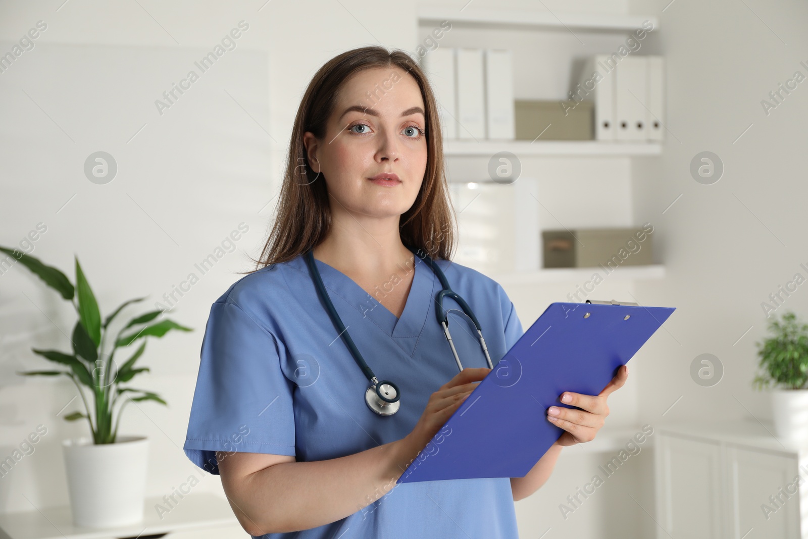 Photo of Portrait of professional nurse with clipboard in clinic