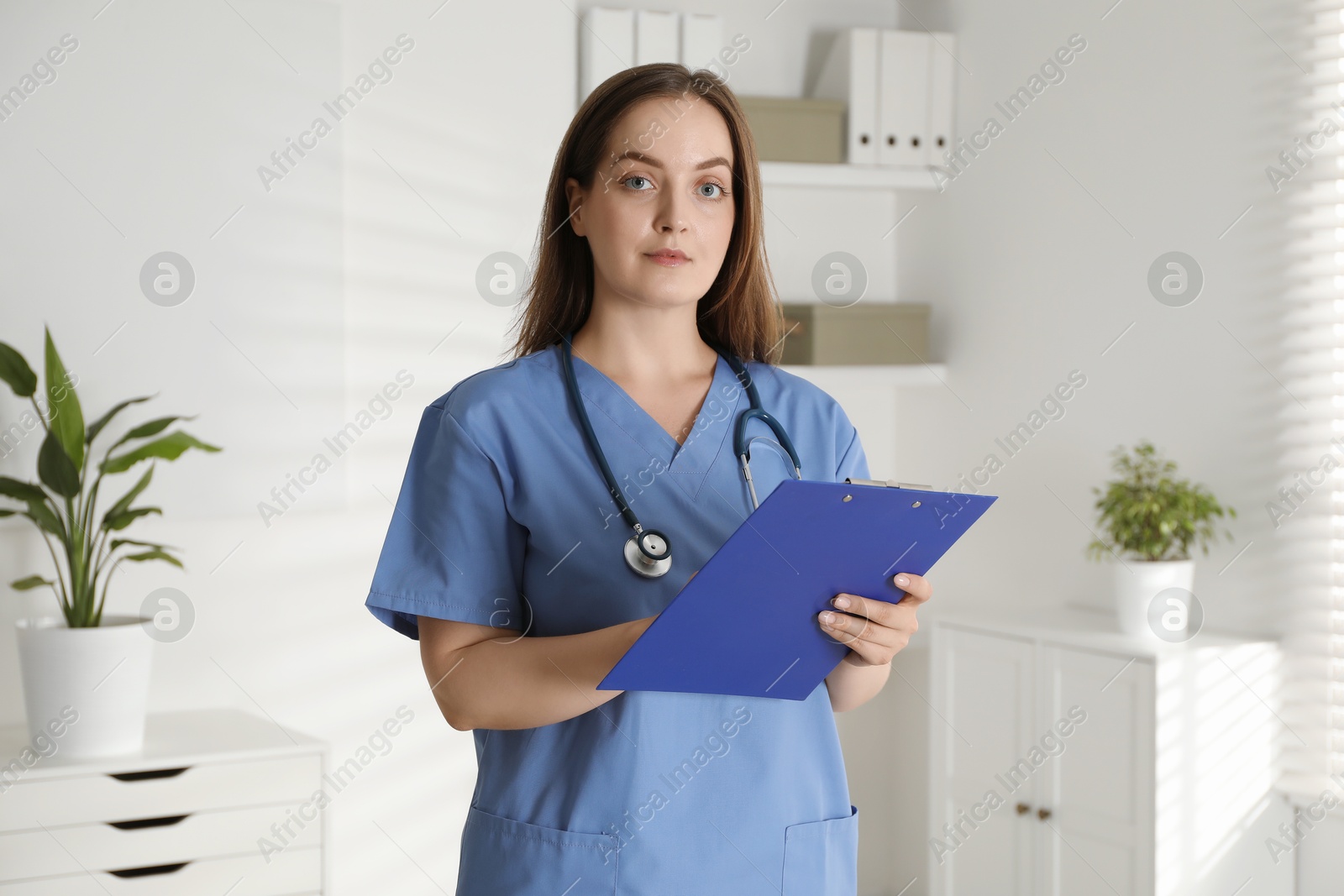 Photo of Portrait of professional nurse with clipboard in clinic