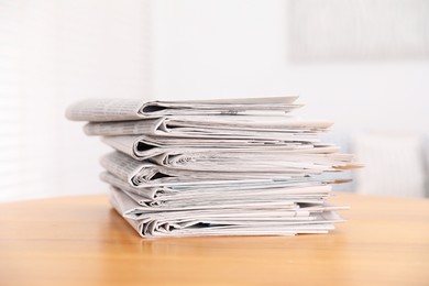 Photo of Stack of many newspapers on wooden table