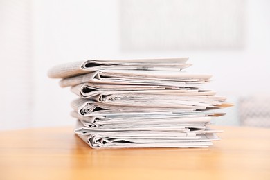 Photo of Stack of many newspapers on wooden table