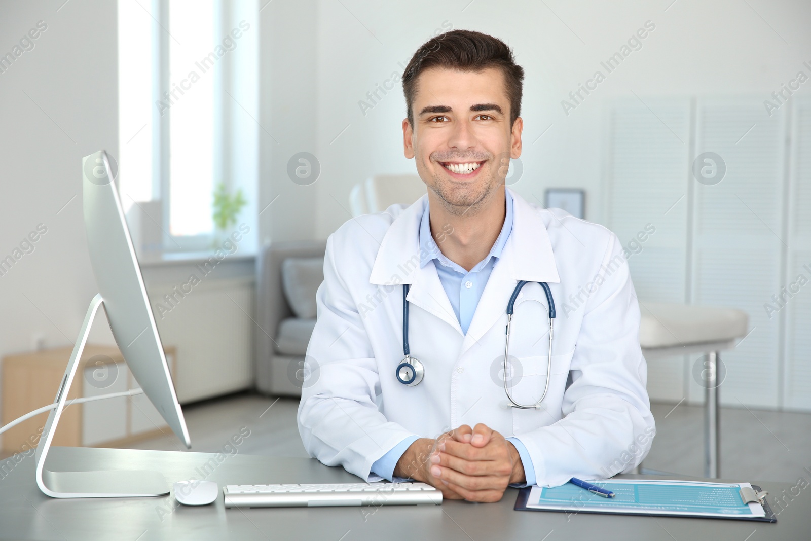 Photo of Portrait of young doctor at table in hospital