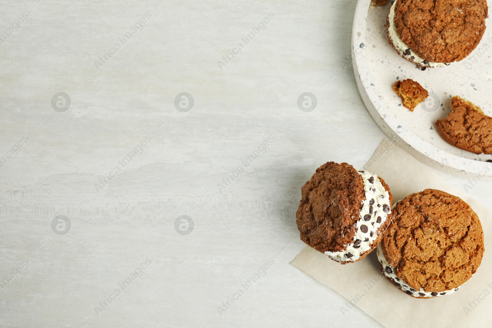 Photo of Sweet delicious ice cream cookie sandwiches on table, flat lay. Space for text