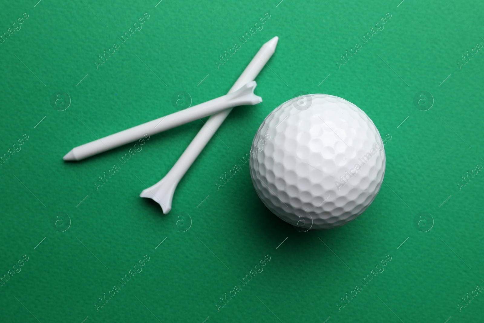 Photo of Golf ball and tees on color background, flat lay. Sport equipment