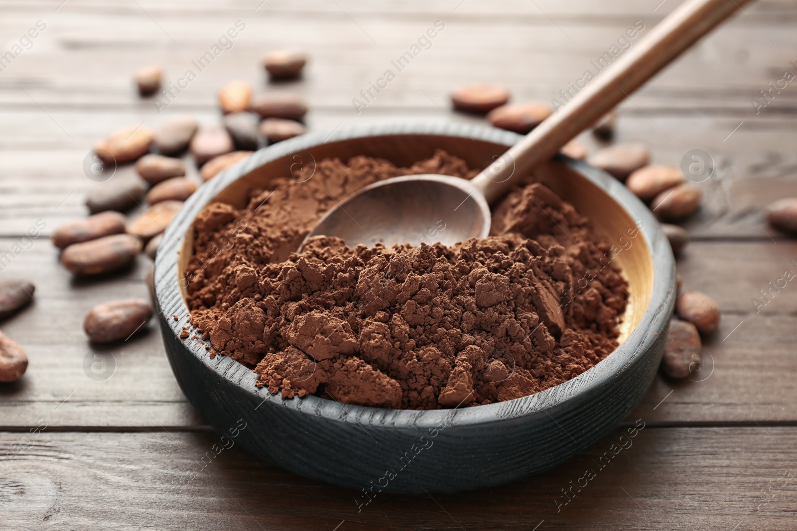 Photo of Plate with cocoa powder on table