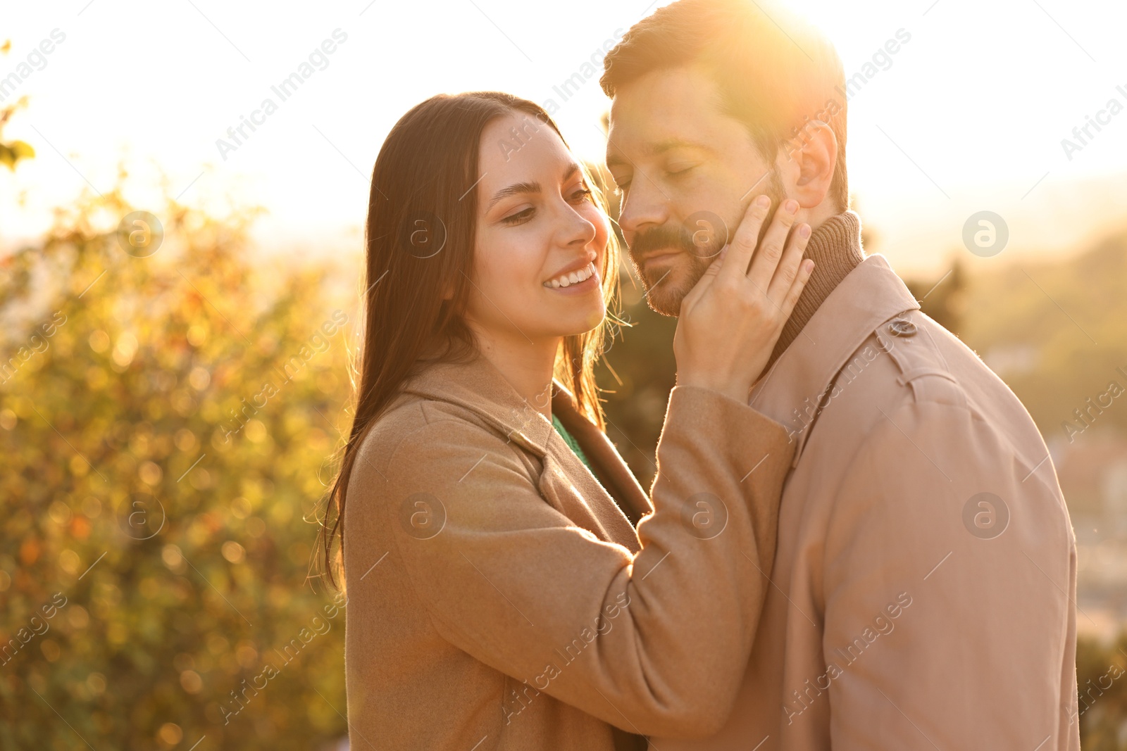 Photo of Beautiful couple enjoying their time together outdoors in autumn evening