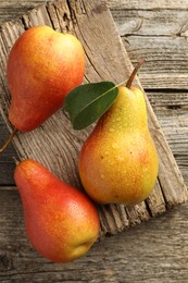 Photo of Ripe juicy pears on wooden table, top view