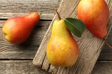 Photo of Ripe juicy pears on wooden table, top view