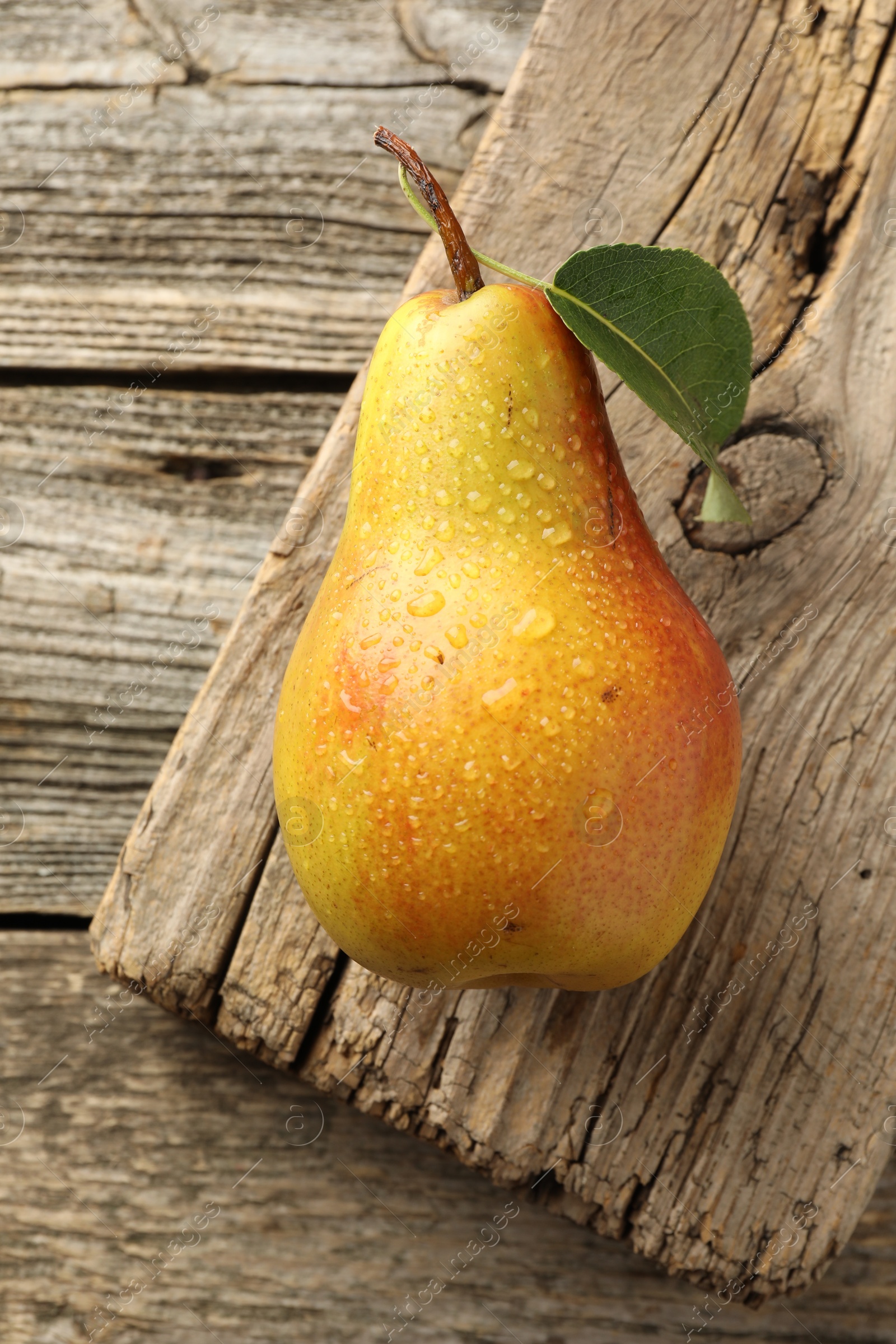 Photo of Ripe juicy pear on wooden table, top view