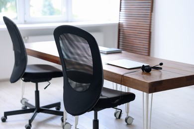 Black chairs, laptop and desk in office